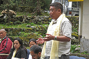 Mr. Chezung Lachungpa addressing participants of a training programme at Lachung Valley, North ...
© WWF-India
© WWF-India
